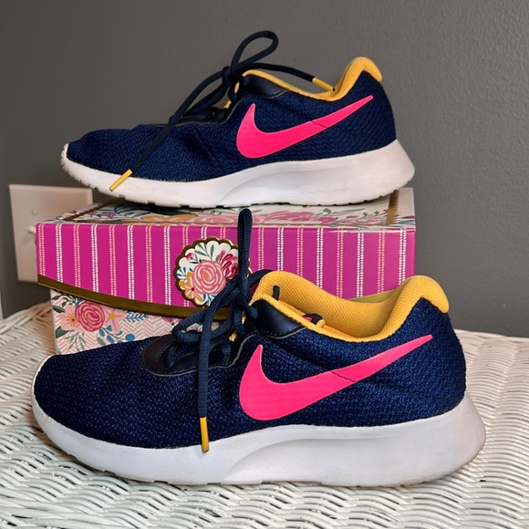 Nike Sneakers - Picture 1 of 14